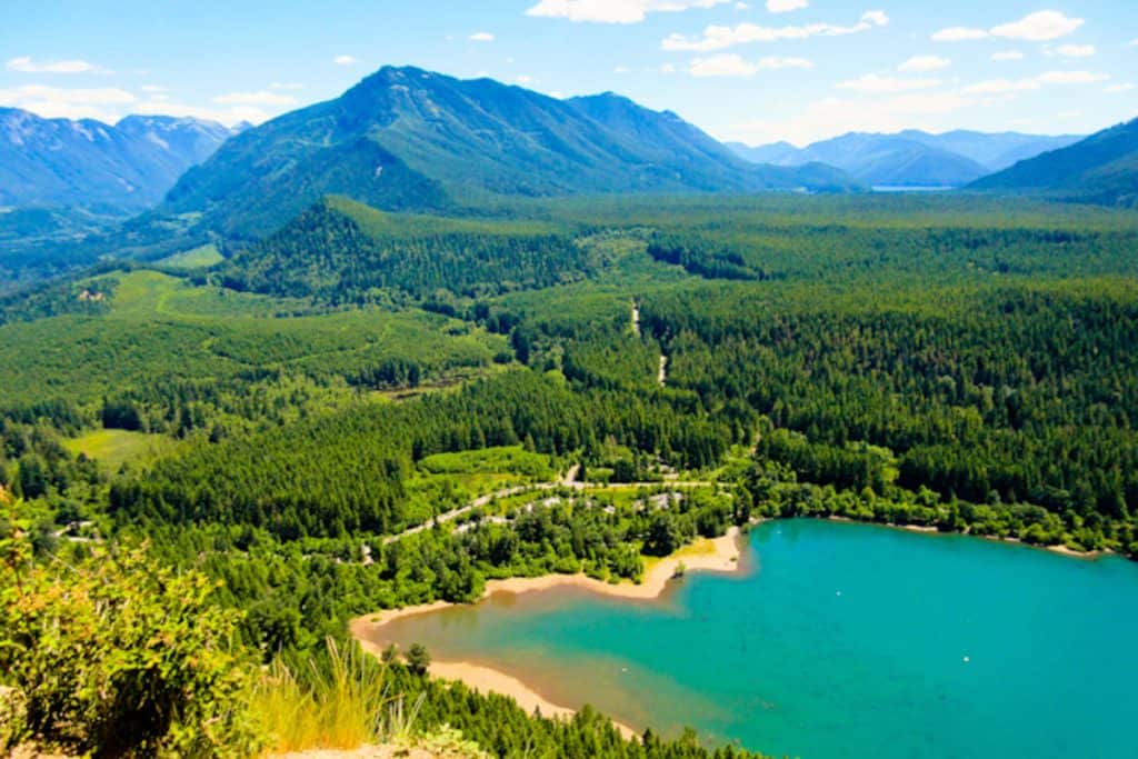View of a lake from Rattlesnake Ledge