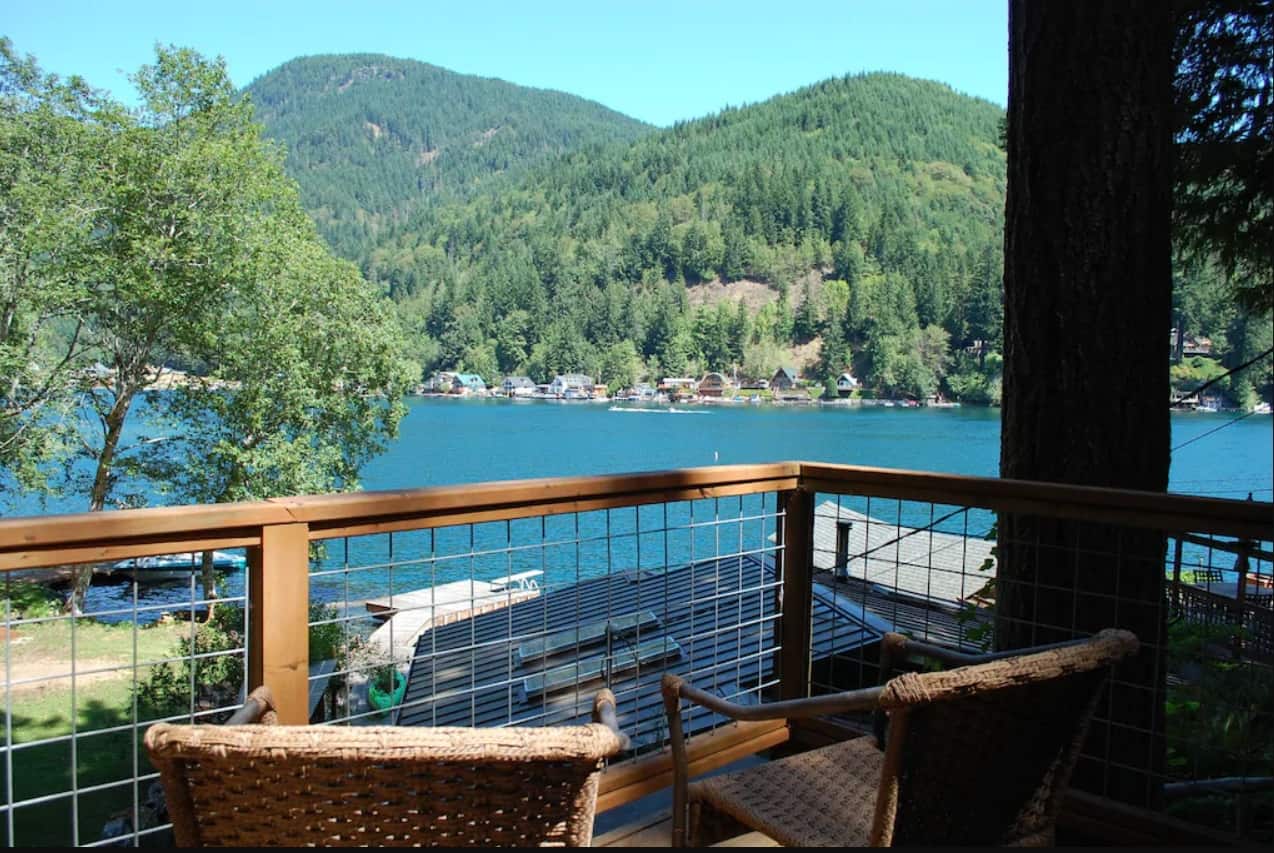 Washington Lakefront Treehouses
