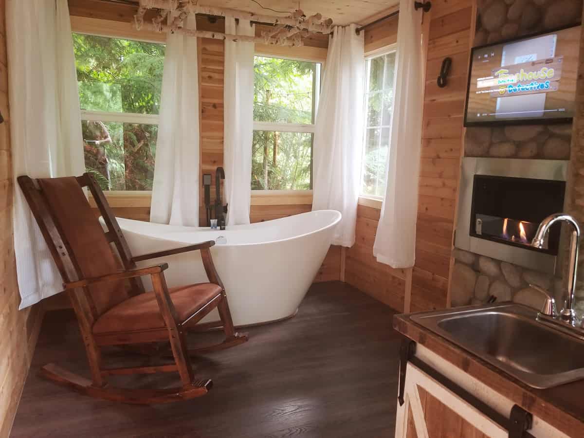 deer ridge glamping treehouse