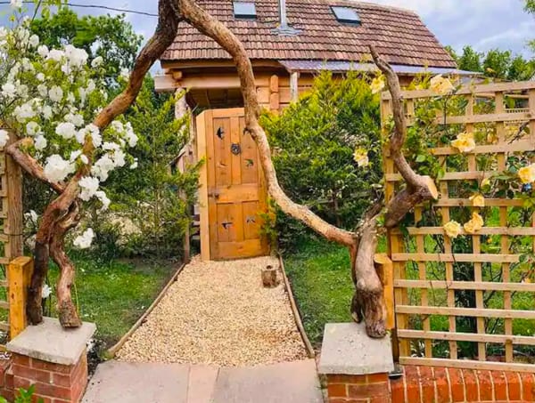 glamping cabin in New Forest view of front door and walkway