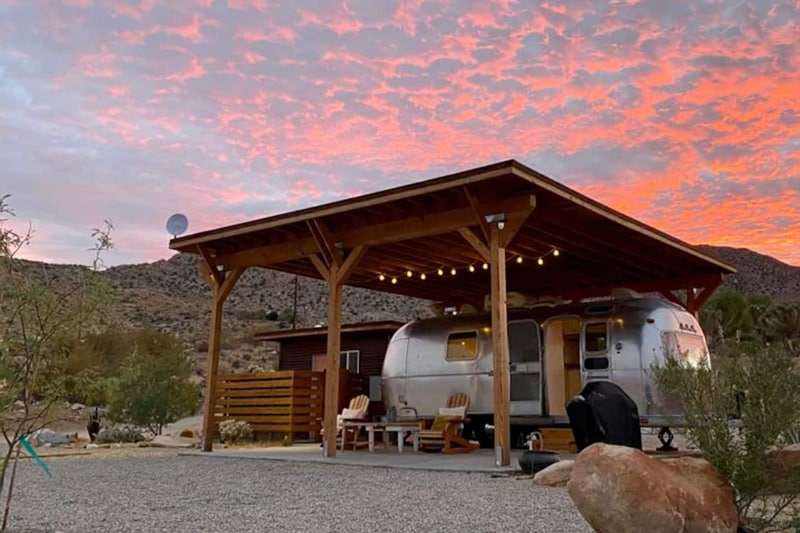 Joshua Tree Glamping Land Yacht