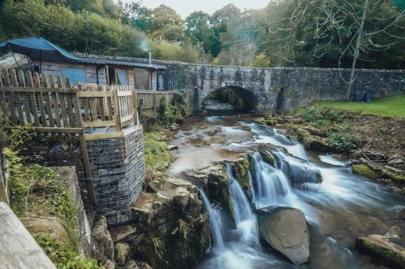 brecon beacons waterfalll cabin