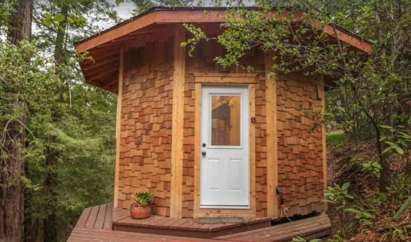 Circular Storybook Cedar Treehouse, California glamping