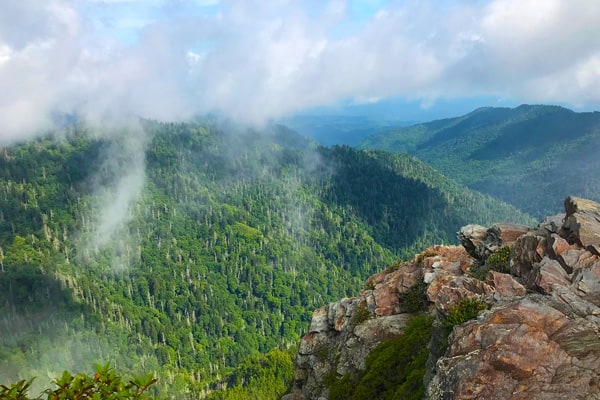 charlies bunion view of the rocky outcrop with mountains in the background
