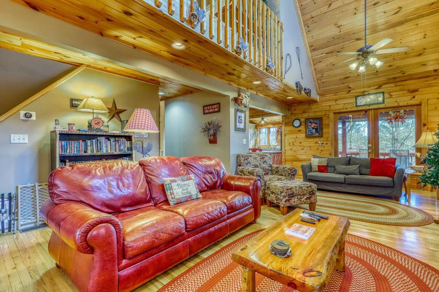 Roosters Roost Cabin Rental in Blue Ridge