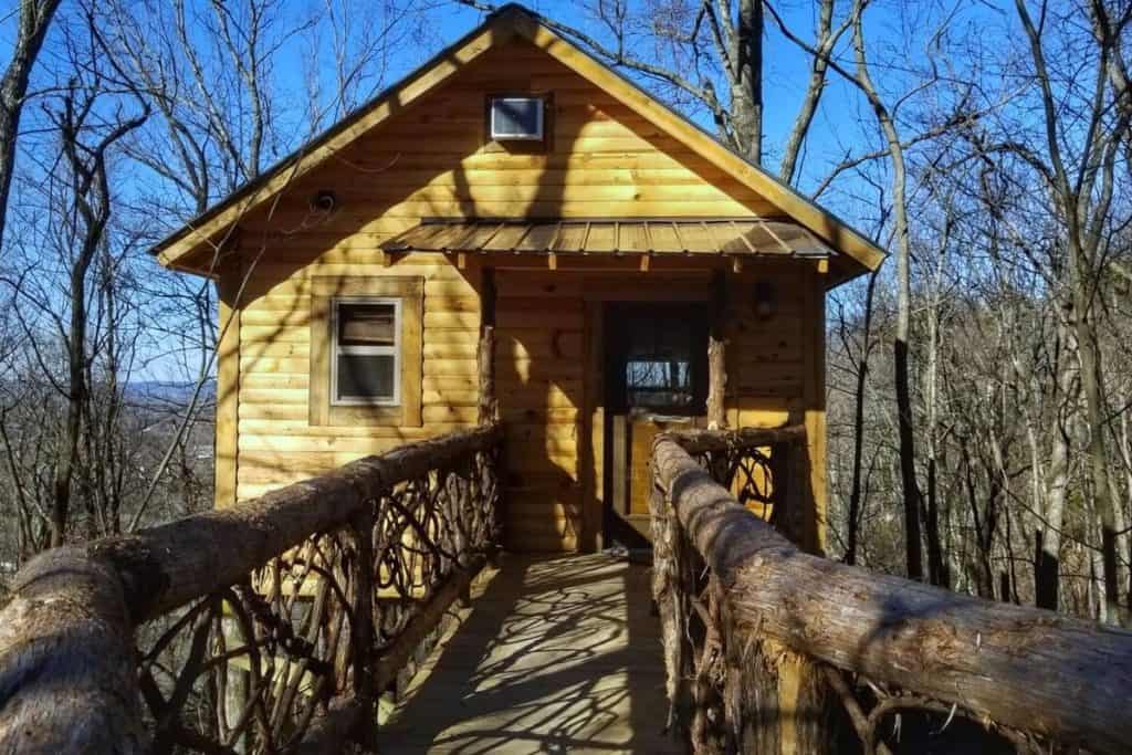 arkansas glamping treehouse image