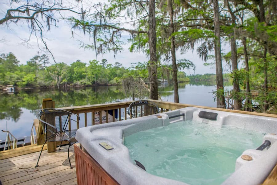 Florida Treehouse Glamping Suwannee River hottub