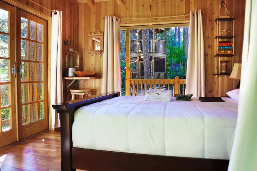 Treasure Hunt Treehouse near Atlanta