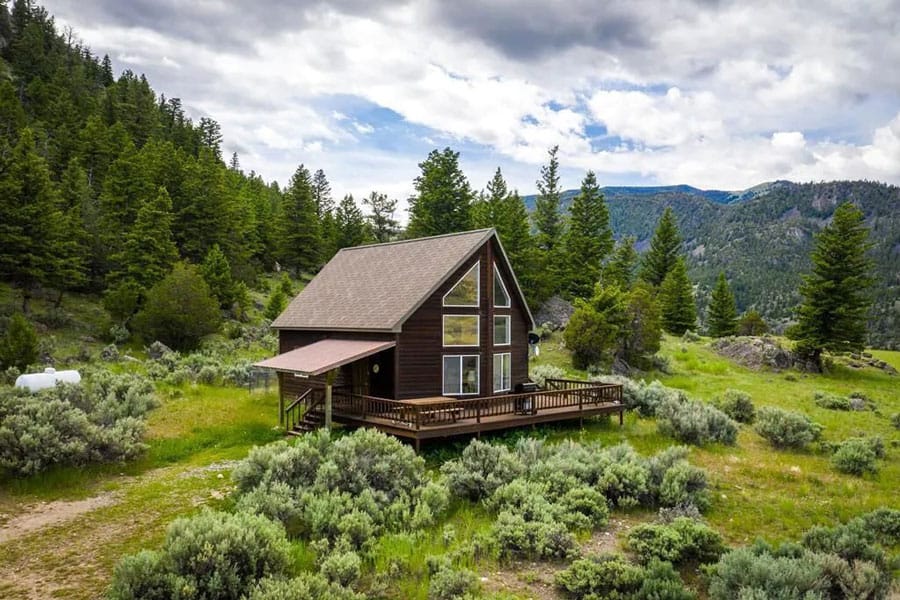 Carbella Cabin near Yellowstone