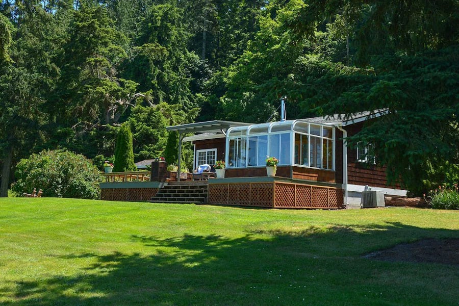 Charming Waterfront Olympic Peninsula Cabin 