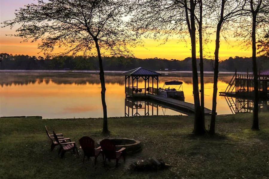 East Texas Lakefront Cabin