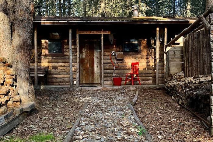 Rustic Cosy Cabin with Hot Tub in Alberta