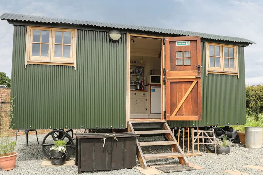 hut 2