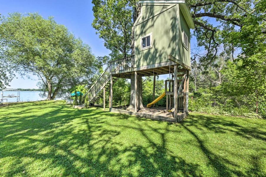 Renovated Family Wisconsin Treehouse Cottage