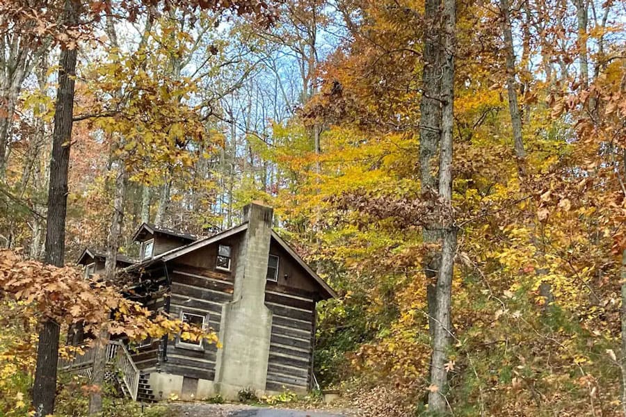 Spivey Mountain Luxury Cabin in Asheville NC with Hot Tub