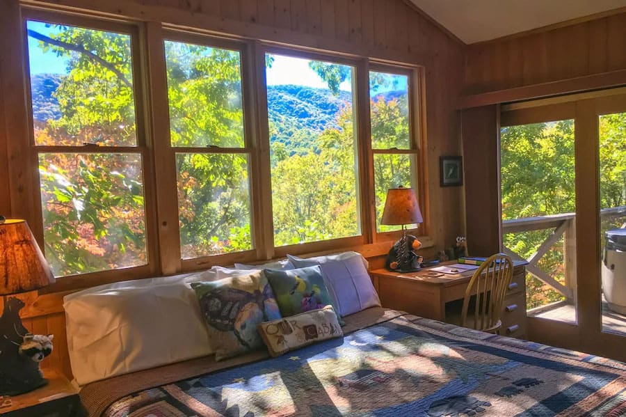 Nancy’s Treetop Mountain Cabin in Asheville