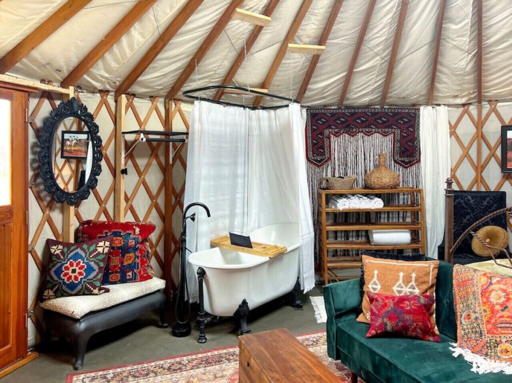 Big Bend Yurt Glamping at Casa de Marca