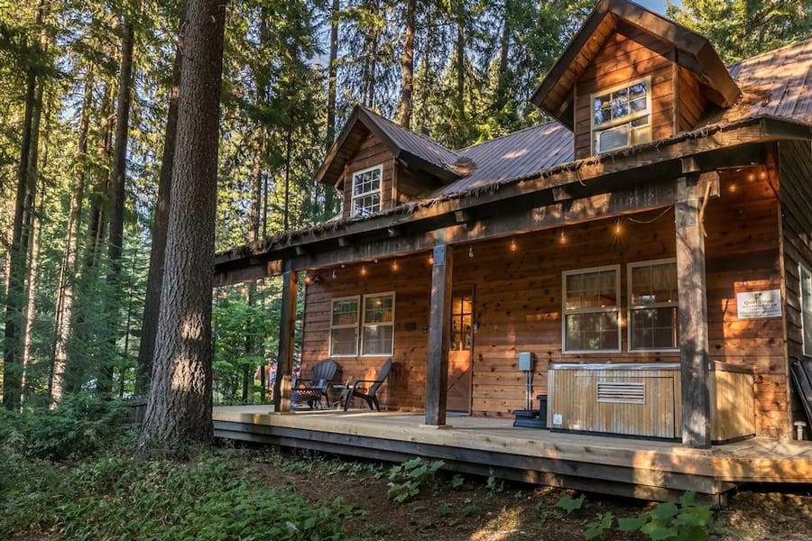 Chipmunk Lodge Leavenworth Cabin with Hot Tub