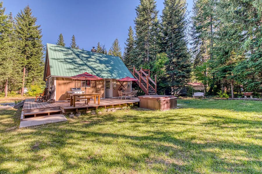 Leavenworth Cabin at Cozy Woodland Cottage with Hot Tub
