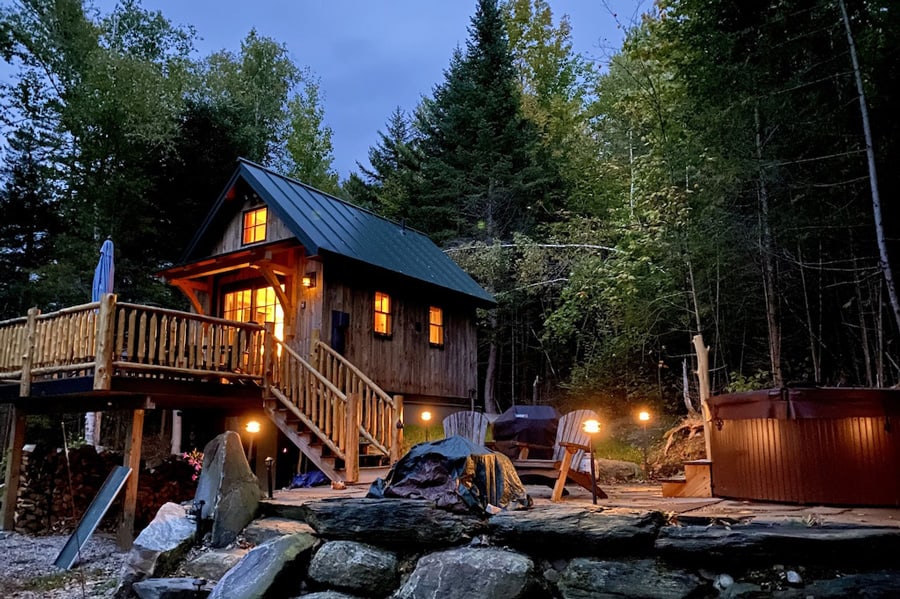 Romantic Loft Cabin with Hot Tub