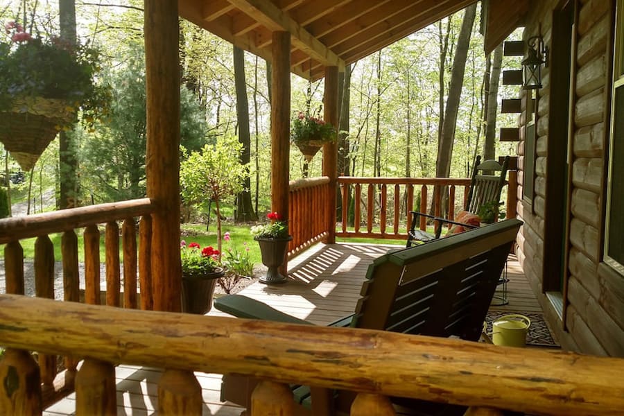 Forever Spring Romantic Cabin in Ohio