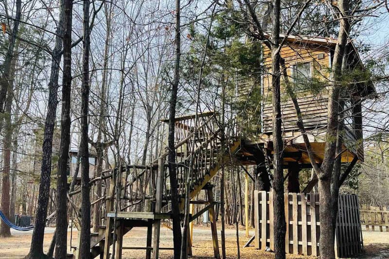 The Hummingbird Treehouse in Oklahoma