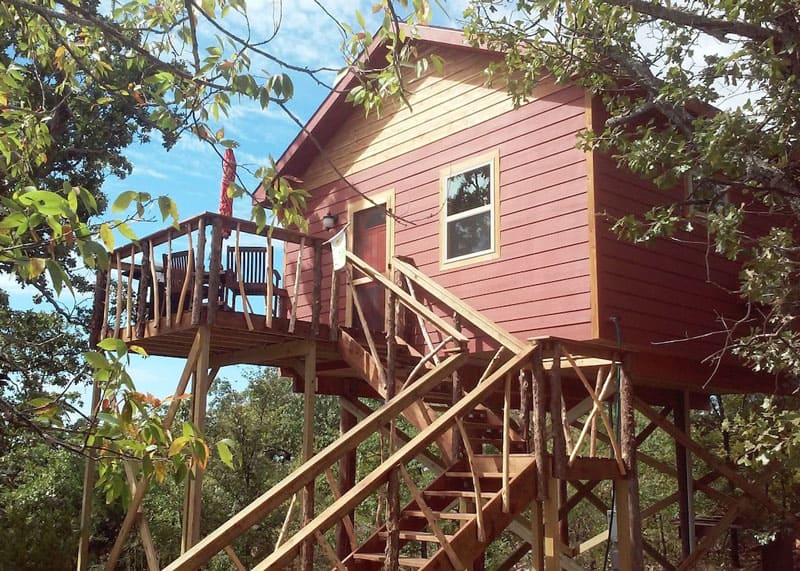 Luxury Water View Oklahoma Treehouse with Hot Tub