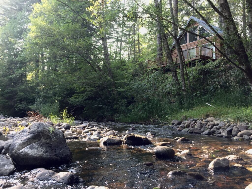 Creek-Front Cabin Mt. Rainier Paradise