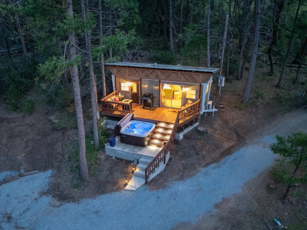 Tiny Home with Spa, Firepit, and More!