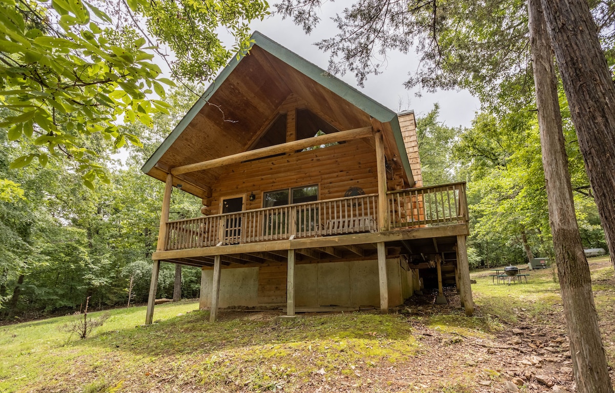 The Magnolia Cabin - Family-Friendly Lakefront The Magnolia Cabin - Family-Friendly Lakefront