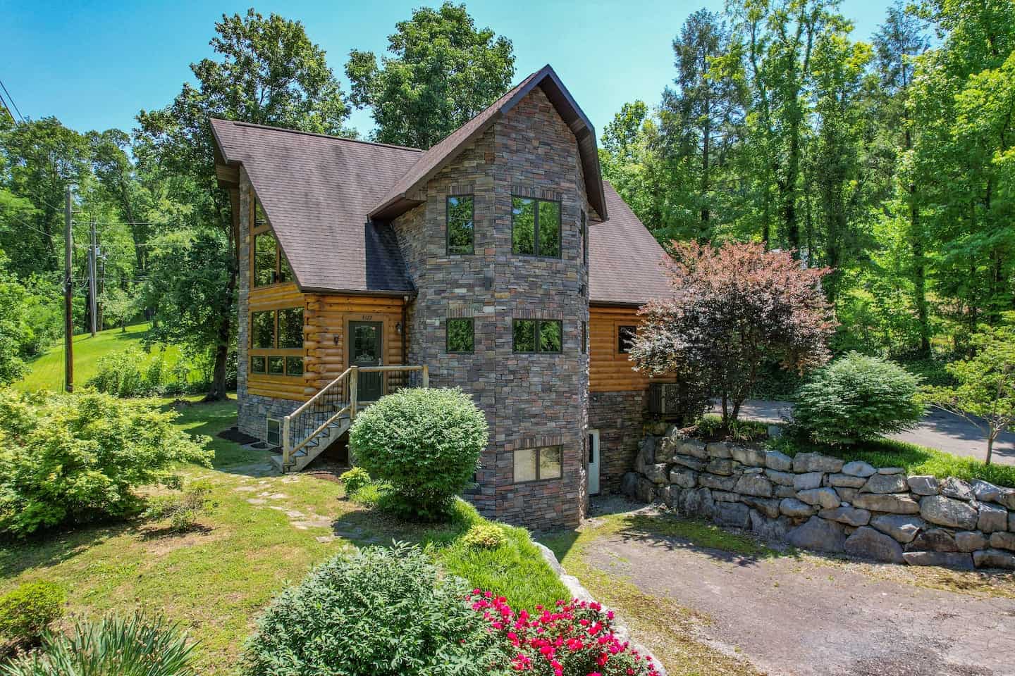Log Cabin Cades Cove – Space for a Crowd