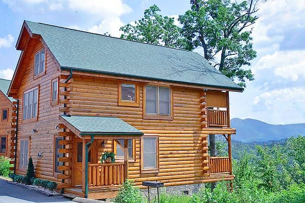 Cades Cove Vista Lodge 1 – Compact but Packed with Features