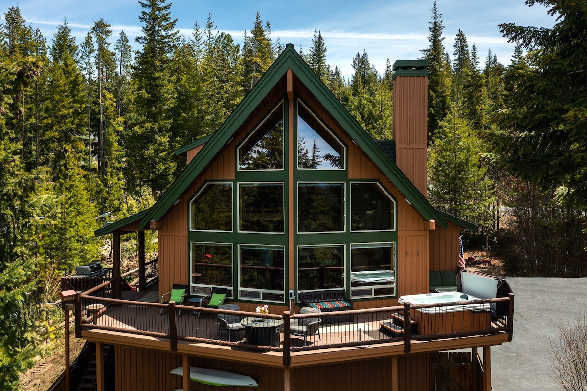 Mountain Chalet with Hot Tub Mountain Chalet with Hot Tub