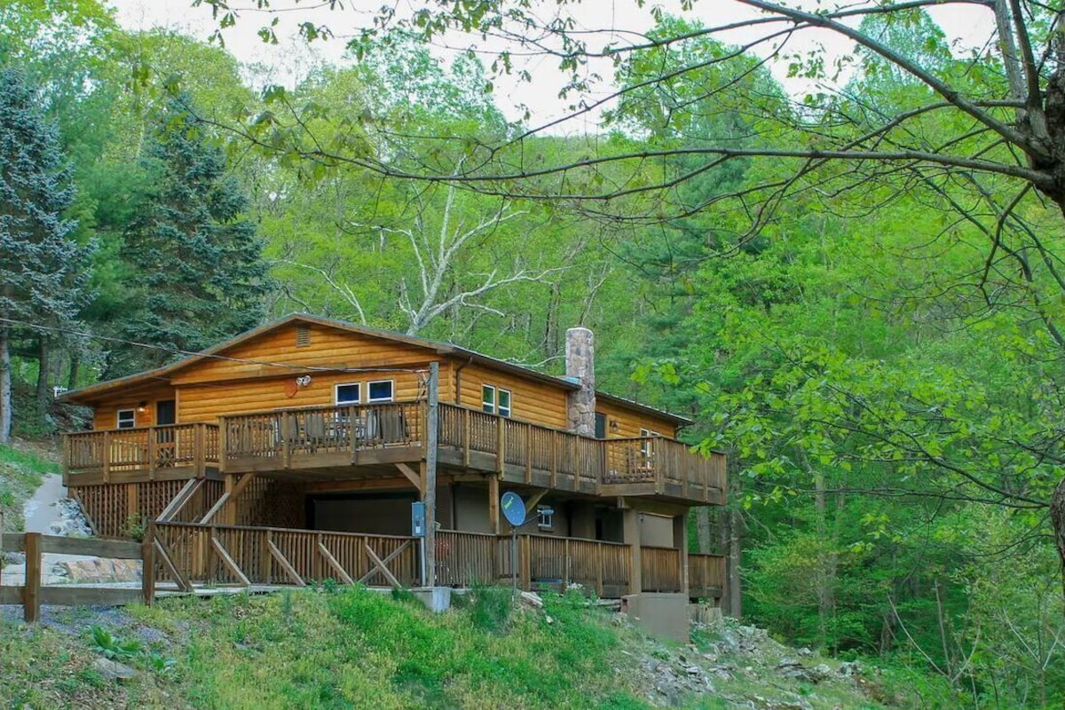 Shenandoah Treehouse & Mountain Lodge – Stanley