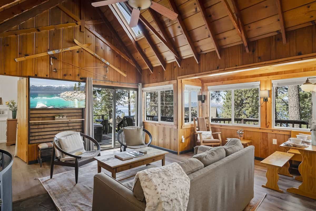 Treehouse Tahoe Cabin with Private Hot Tub Treehouse Tahoe Cabin with Private Hot Tub